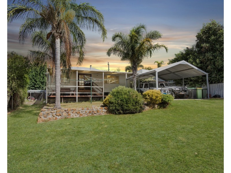 4 Deakin Street, Collie WA 6225