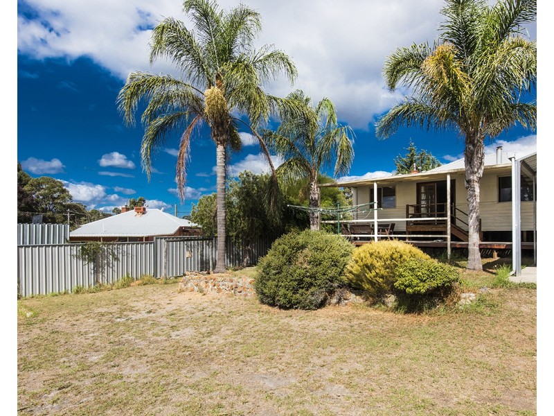 4 Deakin Street, Collie WA 6225