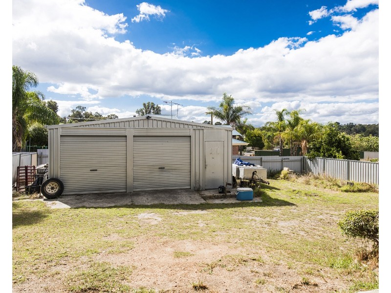 4 Deakin Street, Collie WA 6225