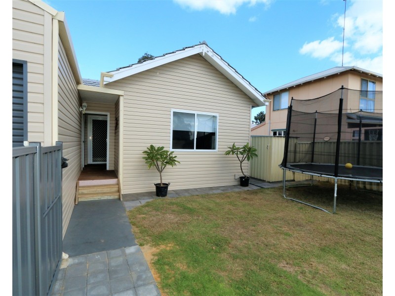 10A Lowe St, Carey Park WA 6230