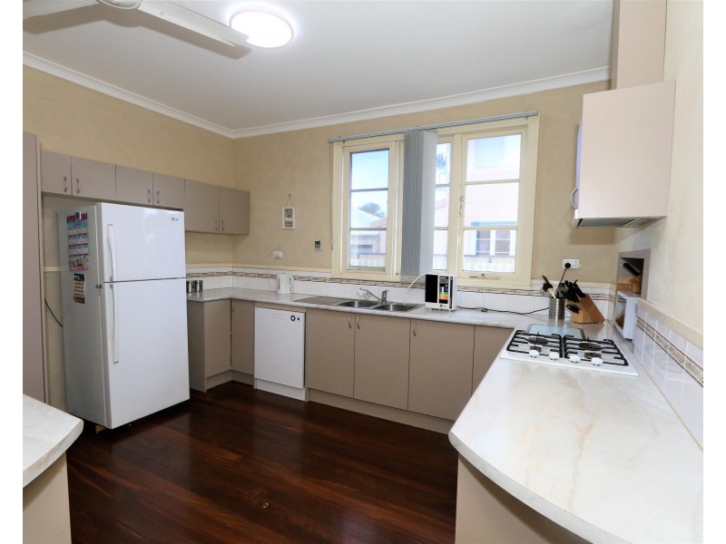 10A Lowe St, Carey Park WA 6230