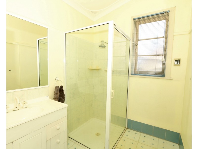 10A Lowe St, Carey Park WA 6230