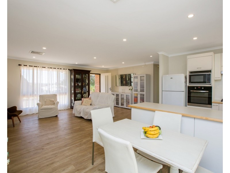 11 Parkfield Way, Australind WA 6233