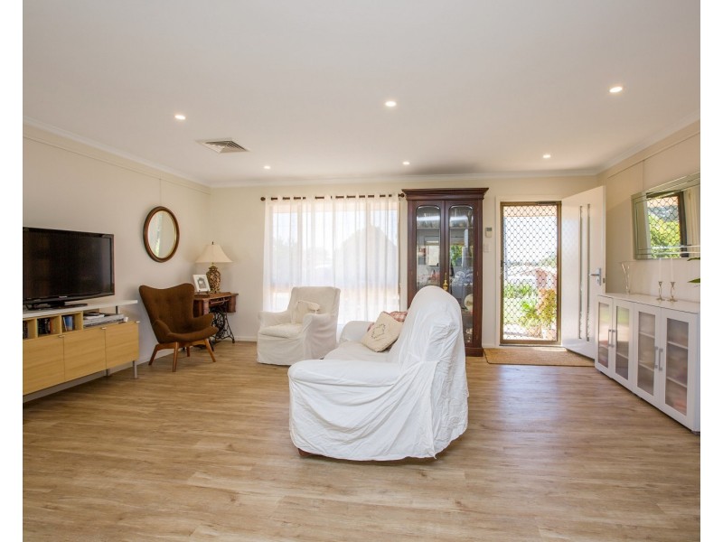 11 Parkfield Way, Australind WA 6233