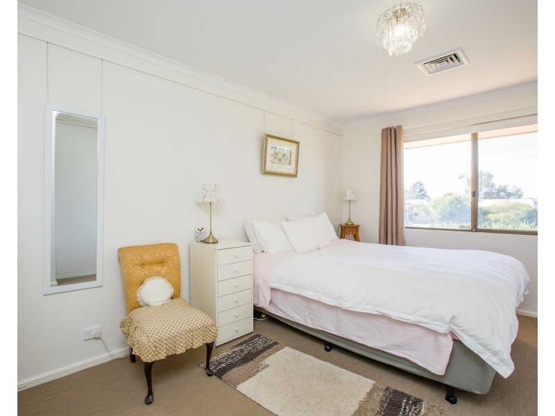 11 Parkfield Way, Australind WA 6233