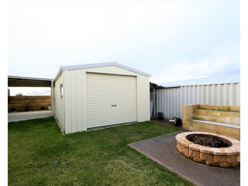 1 Sherwood Drive, Dalyellup WA 6230