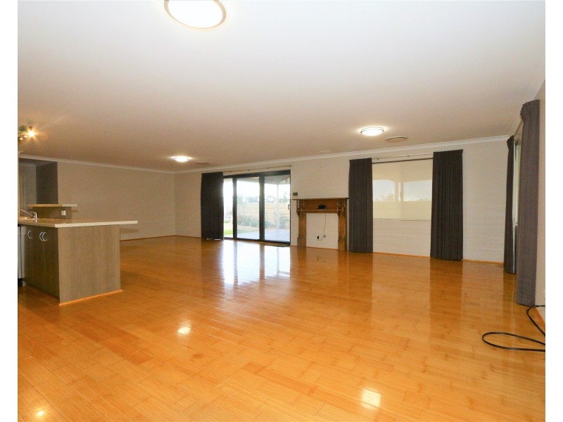 1 Sherwood Drive, Dalyellup WA 6230