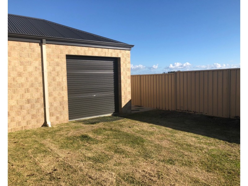 2 Hawkesbury Way, Australind WA 6233