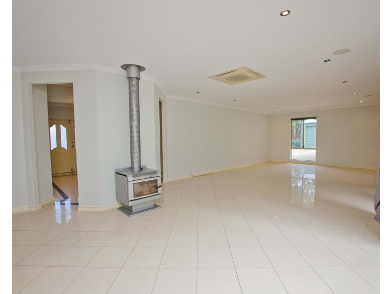 15 Hawkins Drive, Gelorup WA 6230