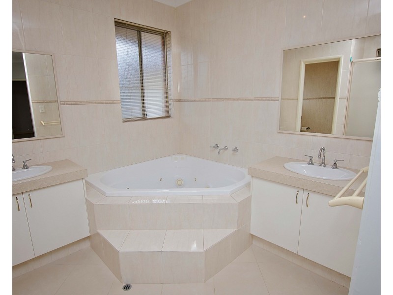 15 Hawkins Drive, Gelorup WA 6230