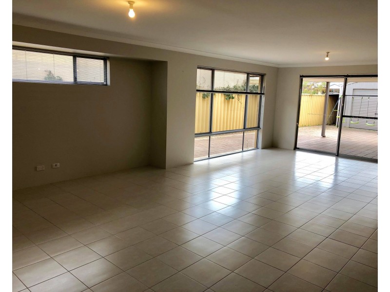 21 Marseilles Drive, Yalyalup WA 6280