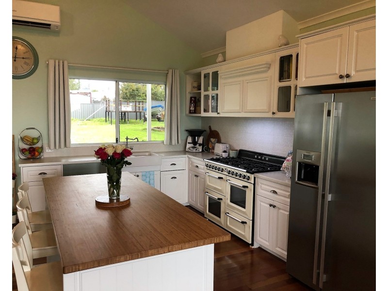 2 Hopkins Road, Brunswick WA 6224