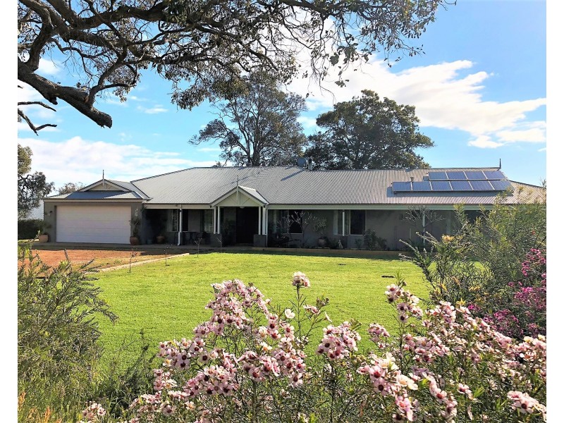 14 Craigie Drive, Roelands WA 6226