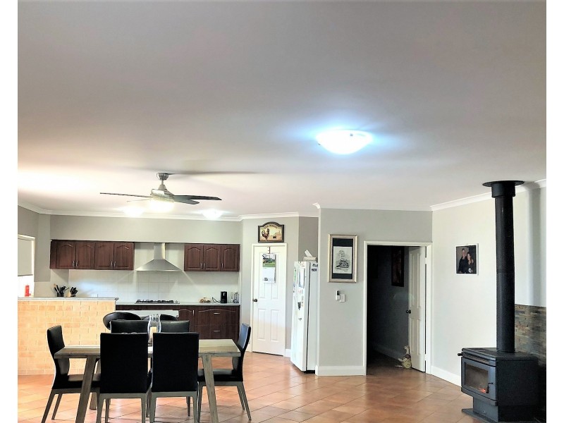 14 Craigie Drive, Roelands WA 6226