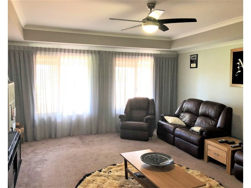 14 Craigie Drive, Roelands WA 6226