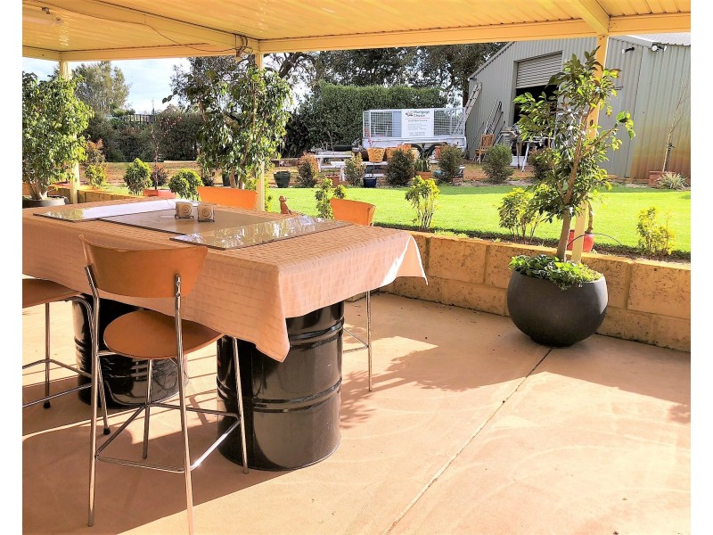 14 Craigie Drive, Roelands WA 6226