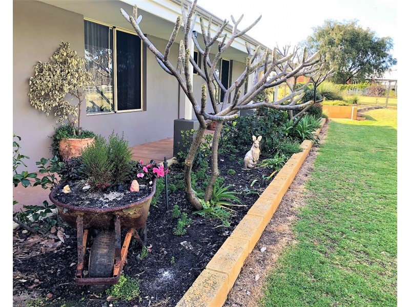 14 Craigie Drive, Roelands WA 6226