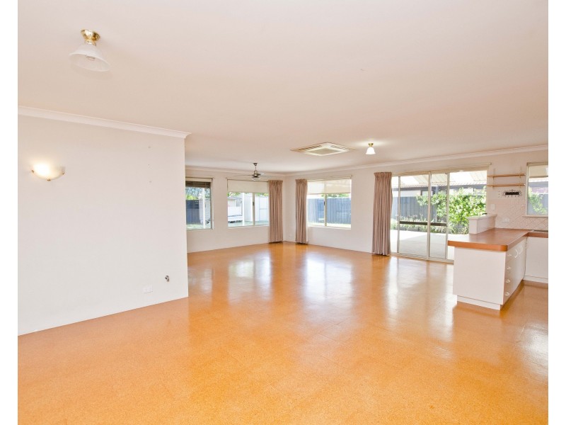 27 Glenfield Drive, Australind WA 6233