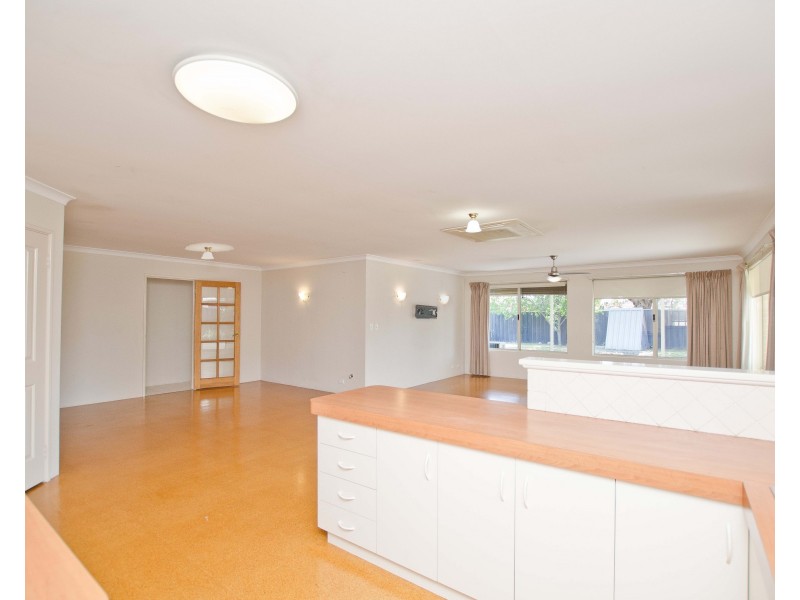 27 Glenfield Drive, Australind WA 6233