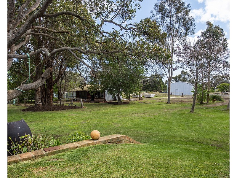 22 Halls Road, Capel WA 6271