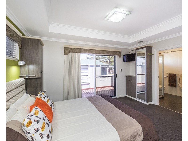 8 Timperley Road, South Bunbury WA 6230