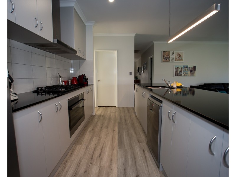 22 Gleneagles Way, Pelican Point WA 6230