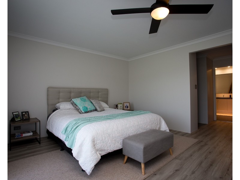 22 Gleneagles Way, Pelican Point WA 6230