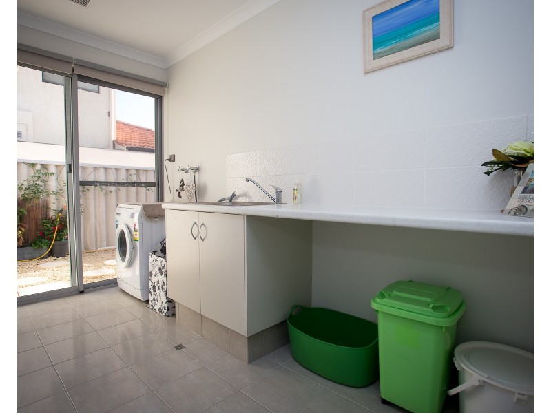 22 Gleneagles Way, Pelican Point WA 6230