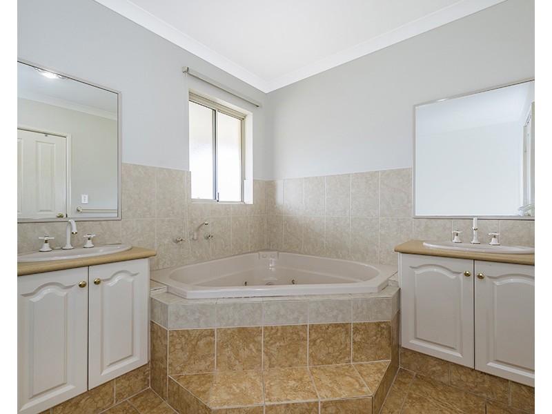 61 Braidwood Drive, Australind WA 6233