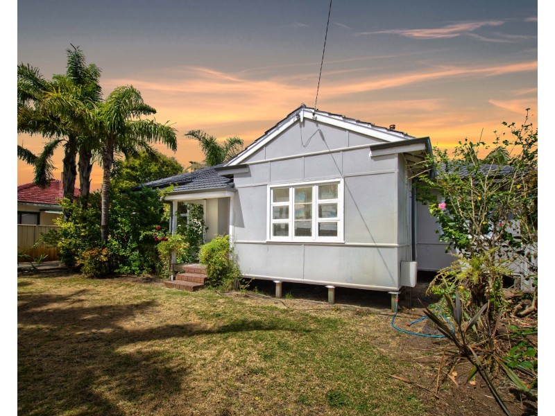 10 Gibbs Street, Carey Park WA 6230