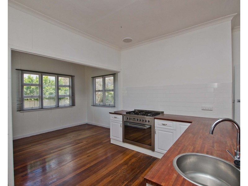 10 Gibbs Street, Carey Park WA 6230