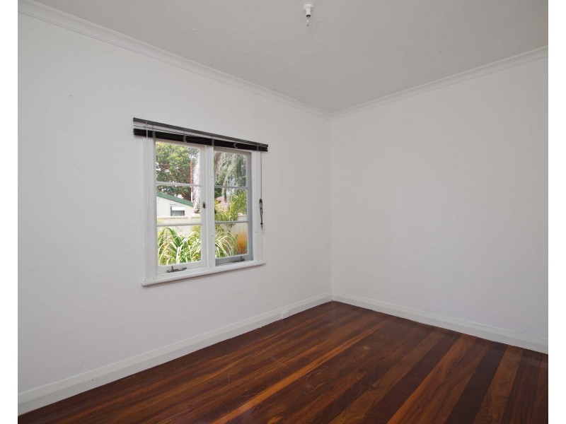 10 Gibbs Street, Carey Park WA 6230