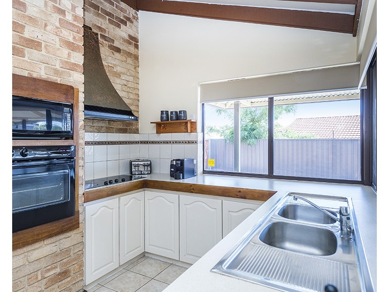 42 Barnes Avenue, Australind WA 6233