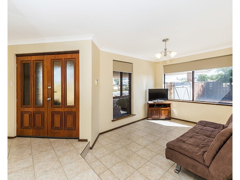 42 Barnes Avenue, Australind WA 6233