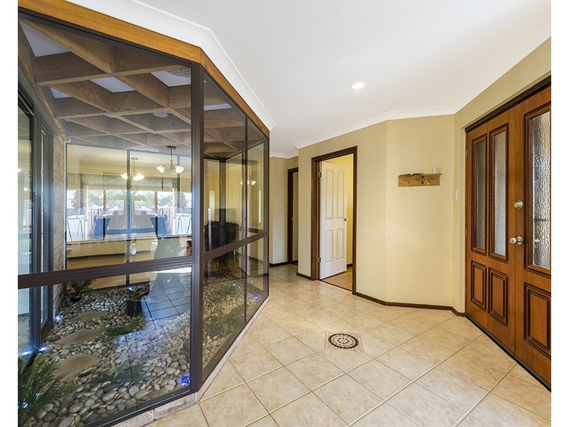 42 Barnes Avenue, Australind WA 6233