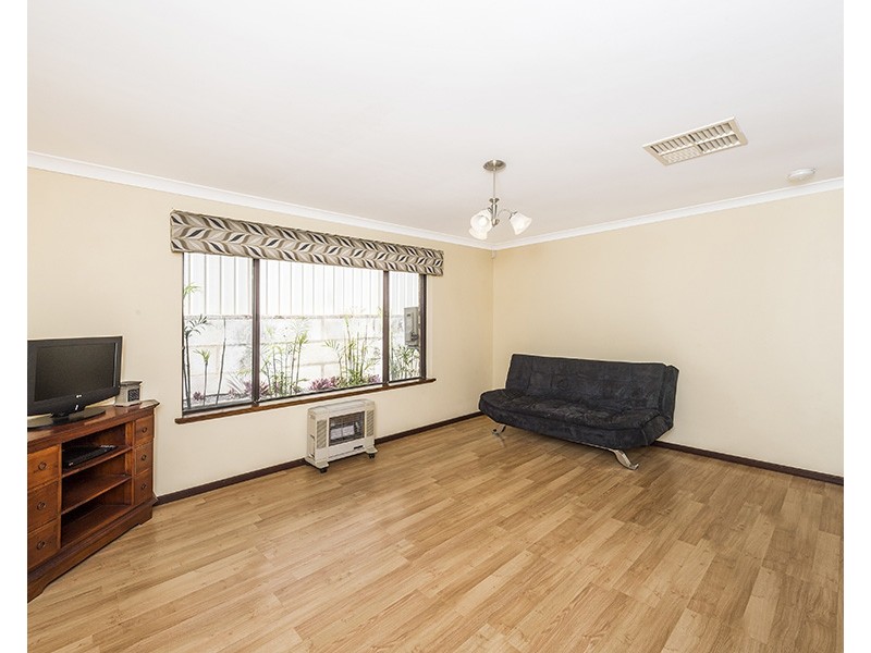 42 Barnes Avenue, Australind WA 6233