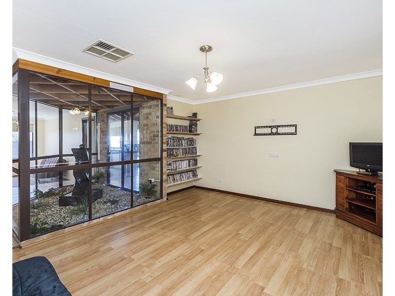 42 Barnes Avenue, Australind WA 6233