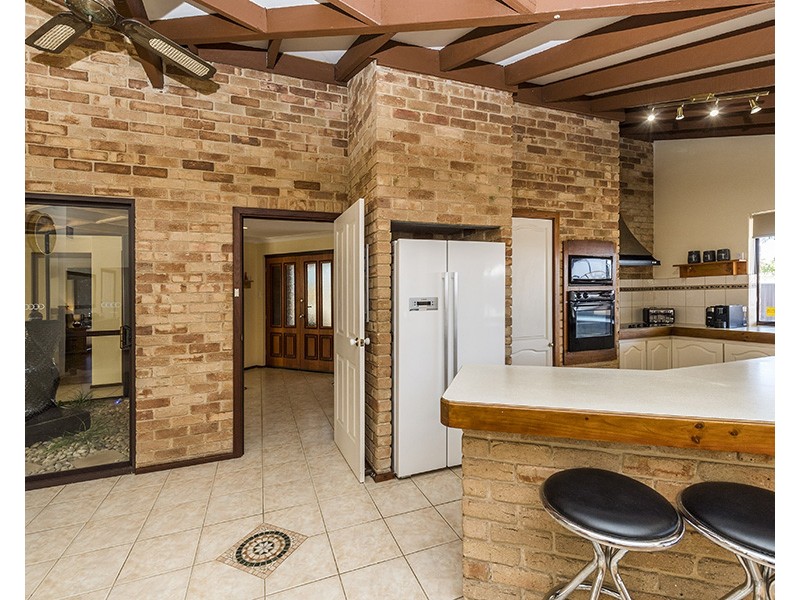 42 Barnes Avenue, Australind WA 6233