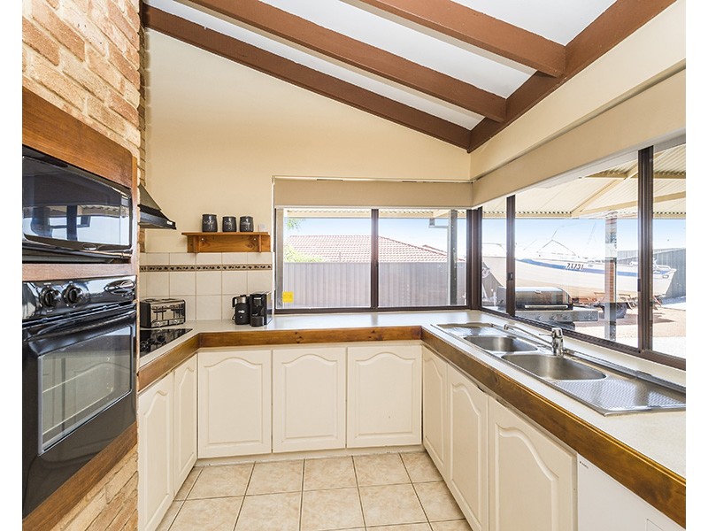 42 Barnes Avenue, Australind WA 6233