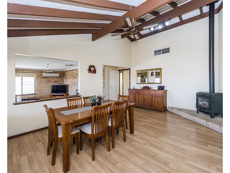 42 Barnes Avenue, Australind WA 6233