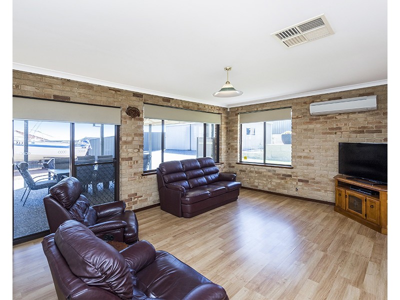 42 Barnes Avenue, Australind WA 6233