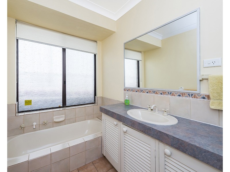 42 Barnes Avenue, Australind WA 6233