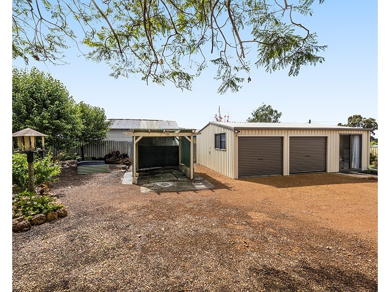 22 Carma Avenue, Collie WA 6225