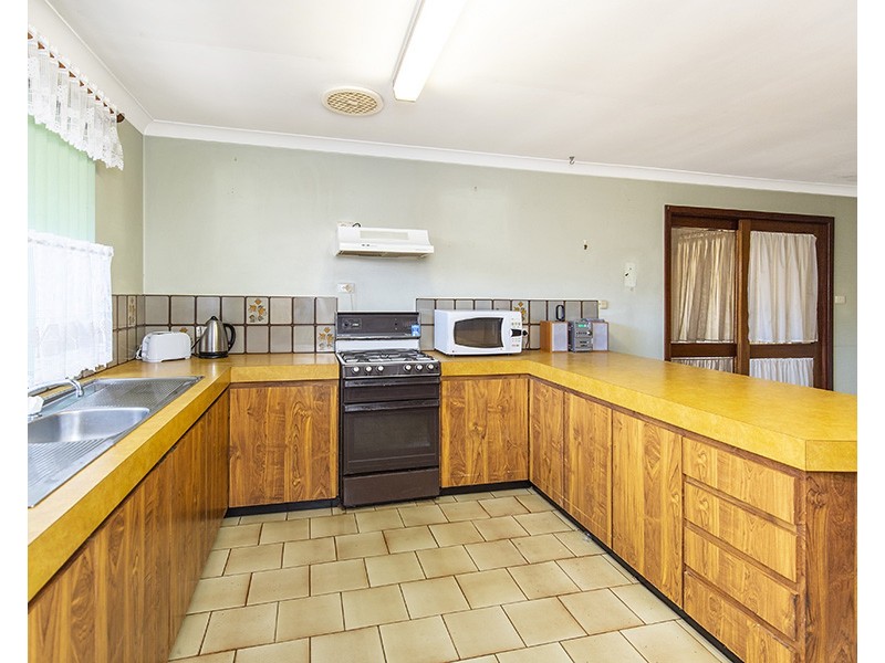 5 Murray Drive, Withers WA 6230