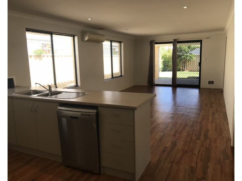 12 Seguret Parkway, Yalyalup WA 6280