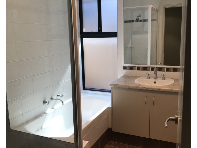 12 Seguret Parkway, Yalyalup WA 6280