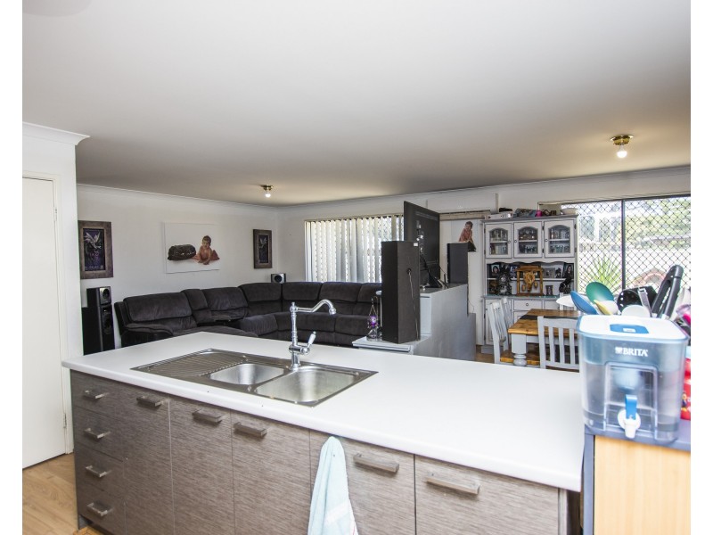 14 Whitley Place, Withers WA 6230