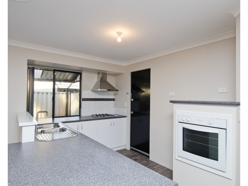 9 Chamberlain Grove, Millbridge WA 6232