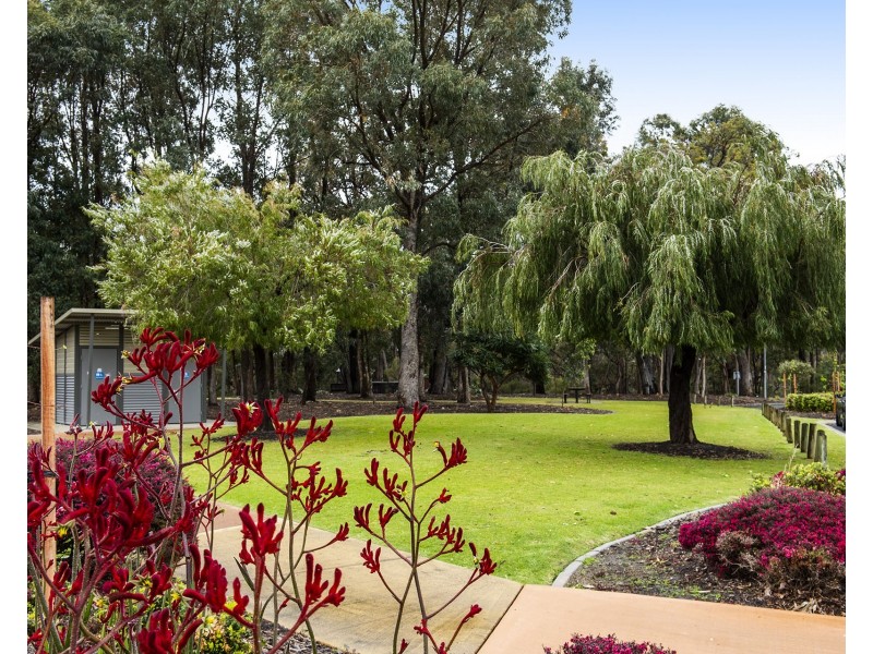 6 Carbine Loop, Millbridge WA 6232