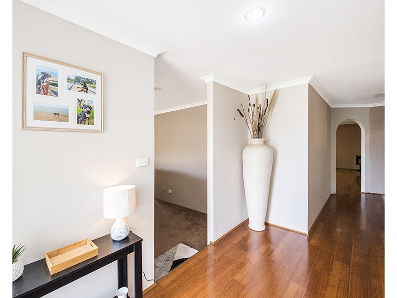 13 Claret Grove, Eaton WA 6232